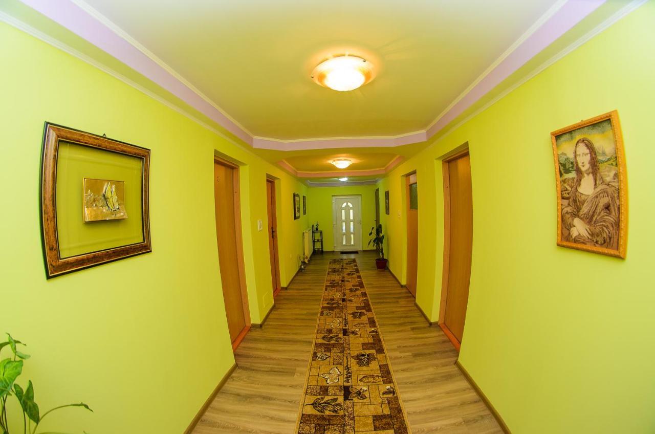 ホテル Casa Liana オラデア エクステリア 写真